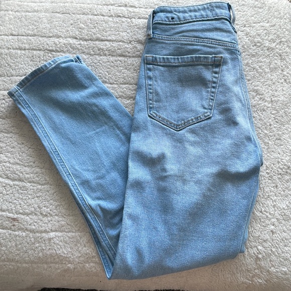 Hollister Ultra High Rise Mom Jean - Picture 3 of 4